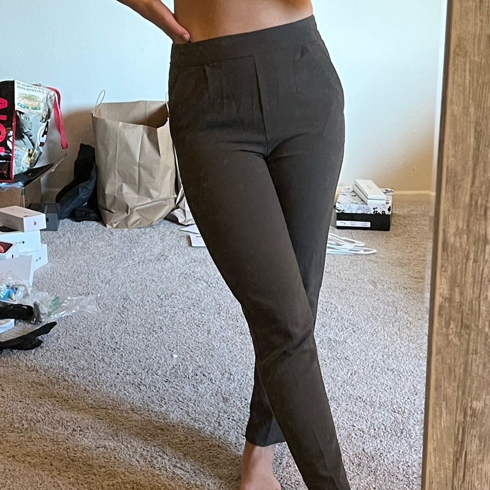 Dark olive green pants. Worn 2 times. H&M, size 0 / 32.